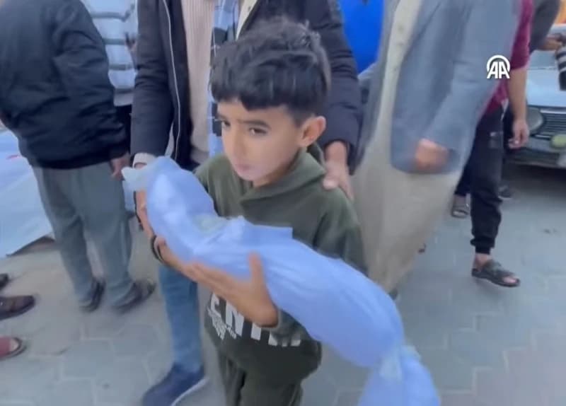 Klanjana dženaza palestinskoj bebi ubijenoj u izraelskim napadima u Khan Yunisu