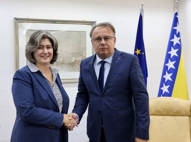  Deborah Mennuti, Nermin Nikšić