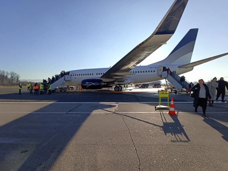 Avion po povratku u Tuzlu
