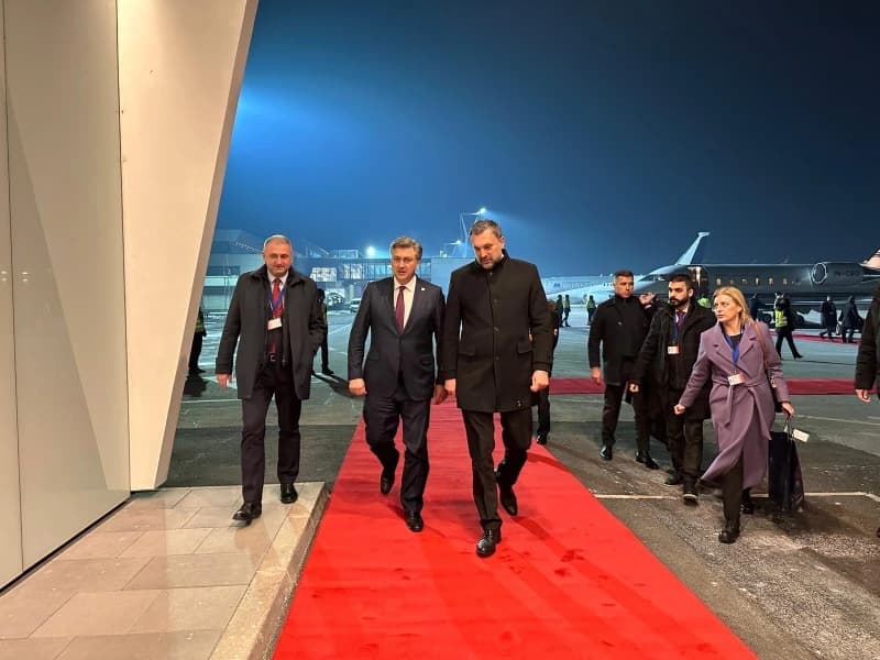 Plenković stigao u BiH, prvo se sastao s nadbiskupom Vukšićem i reisom Kavazovićem