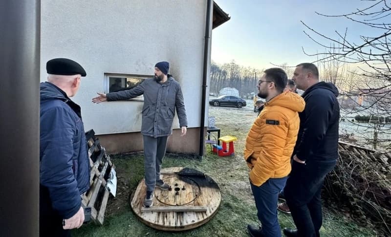Karić pokazuje posljedice napada