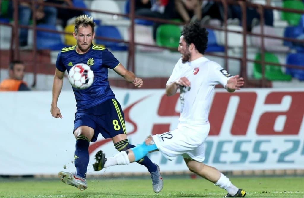 UEFA pokušala da pomogne komentatorima, a onda su se pojavili Hajrović, Vrsaljko, Szczesny...