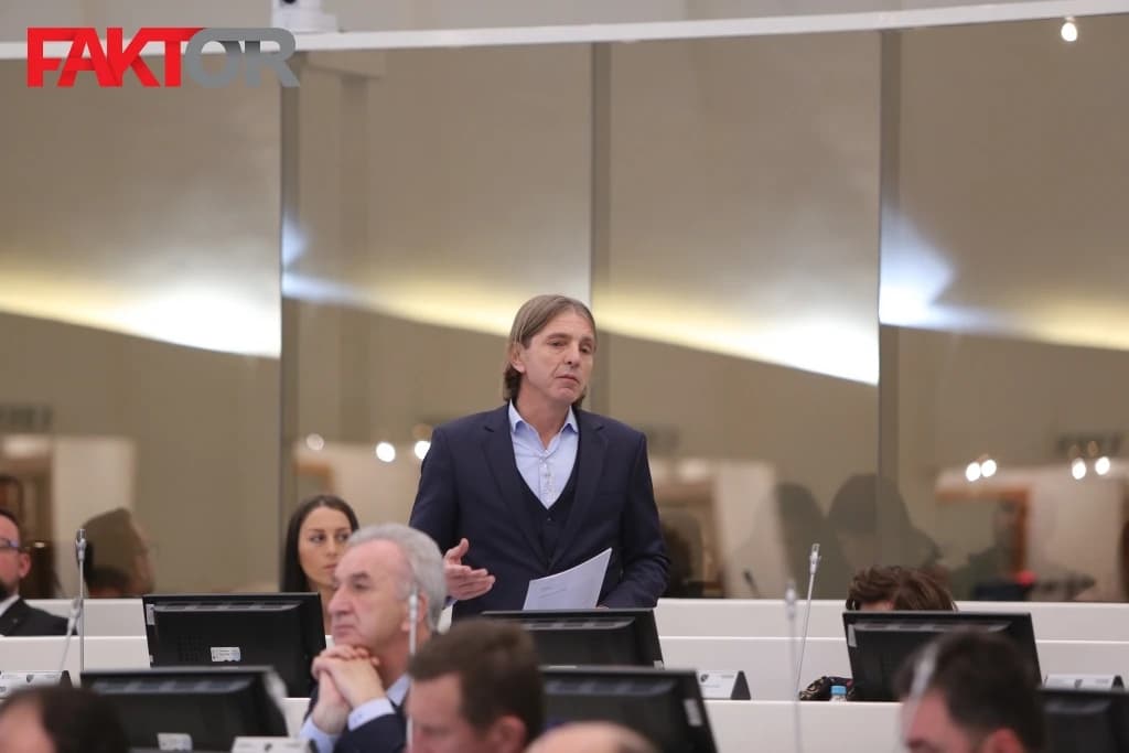 Zastupnici NS i NB predložili zakon: Obavezno izdvajanje 20 posto plaće zvaničnika u institucijama BiH