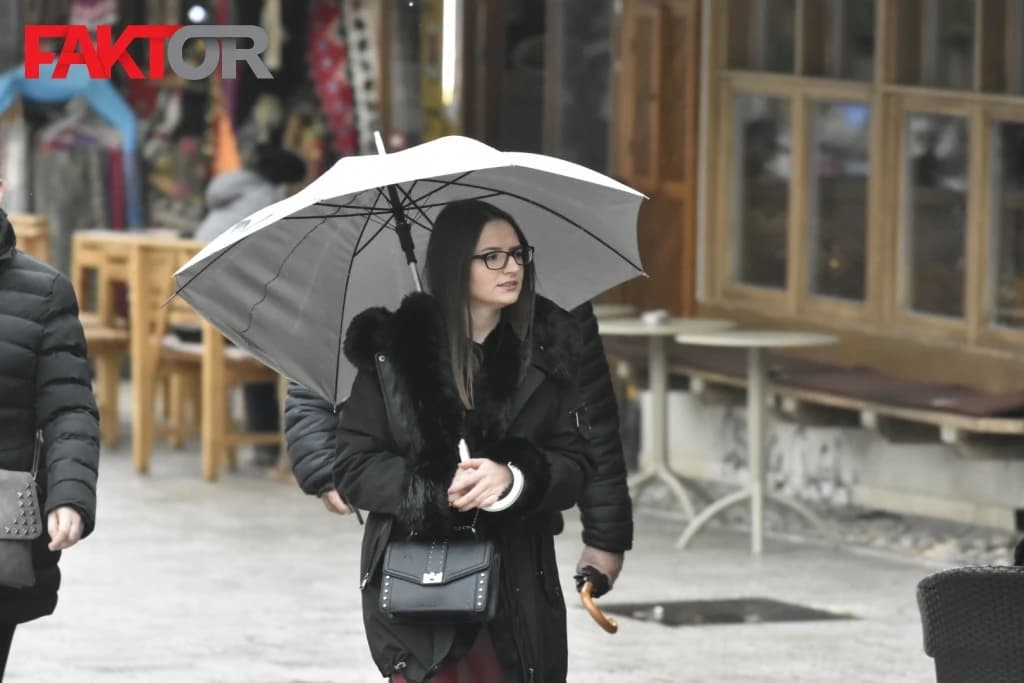 Danas se očekuju jaki udari vjetra u tri područja u BiH, sutra kiša i snijeg