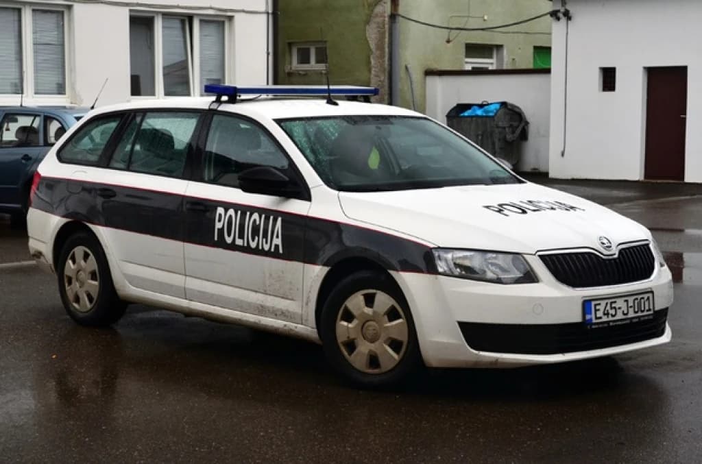 Pokušaj ubistva u Orašju: Muškarac više puta uboden nožem