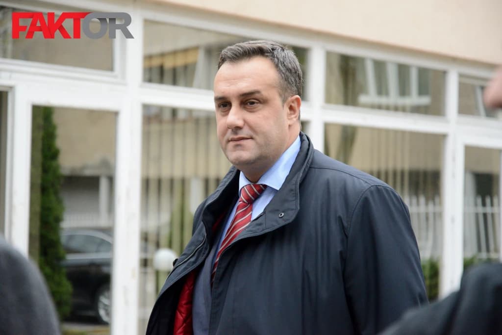 Sarajlić: Ako SNSD nije spreman poštovati šta tražimo, neka mimo SDA nađu partnera kojem Ustav nije važan