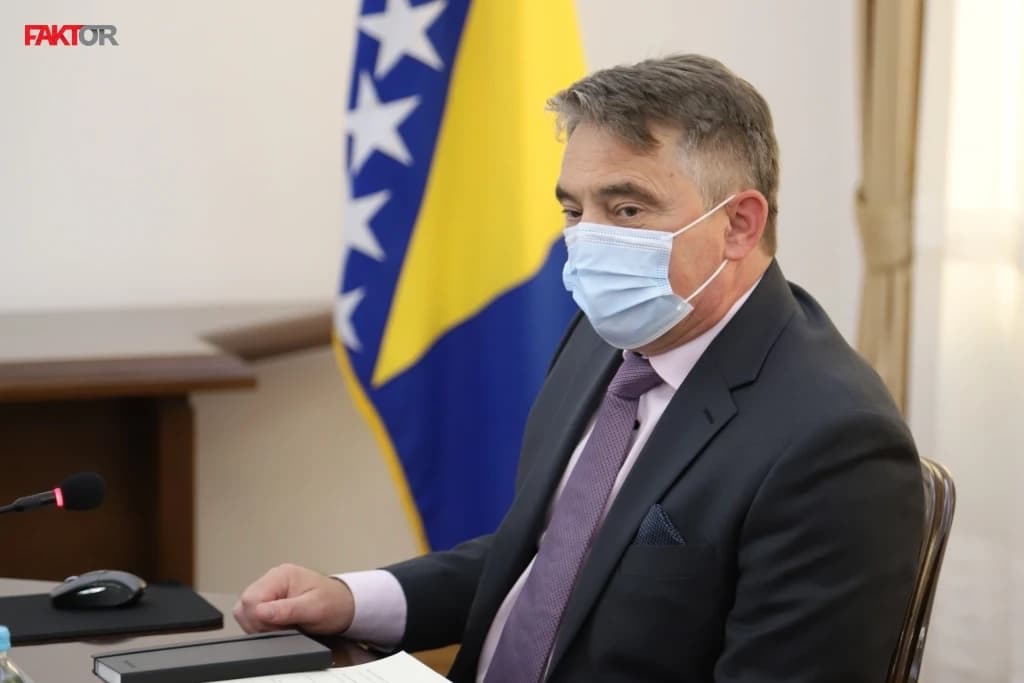 "Četnik Vulin, kafe kuharica Miloševićeve žene, ne može držati lekcije Komšiću i Đukanoviću"