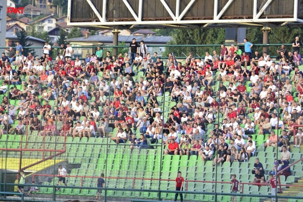 Pogledajte kako su Feđa Dudić i igrači ispraćeni sa terena