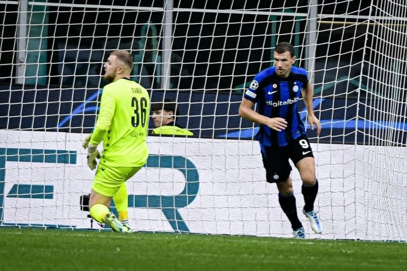(Ne)očekivani problemi: Edin Džeko i Inter žele nastavak saradnje, ali...