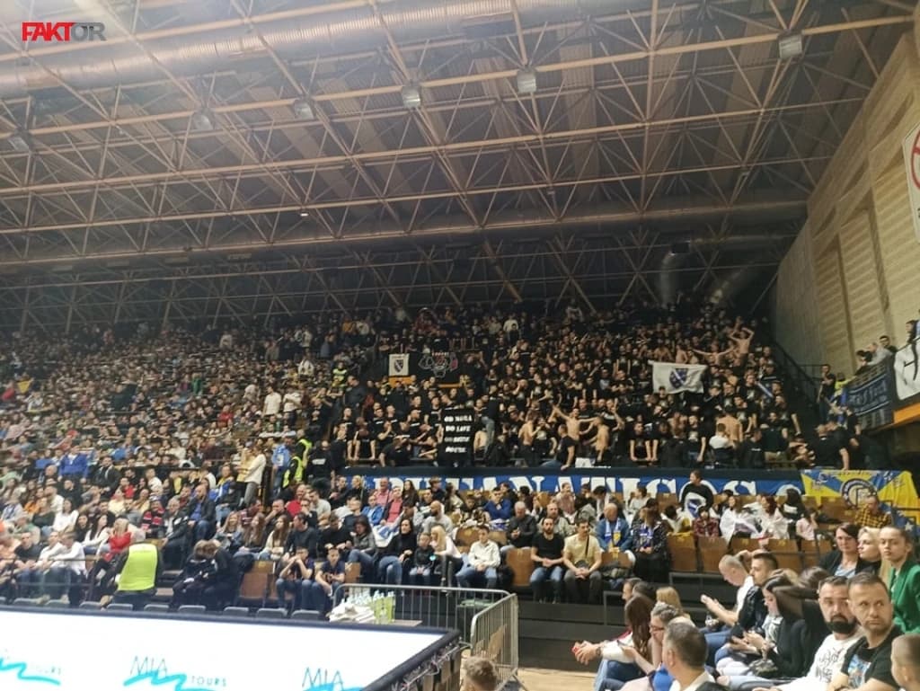 Crnogorcima će klecati koljena: U Tuzli razgrabljene ulaznice
