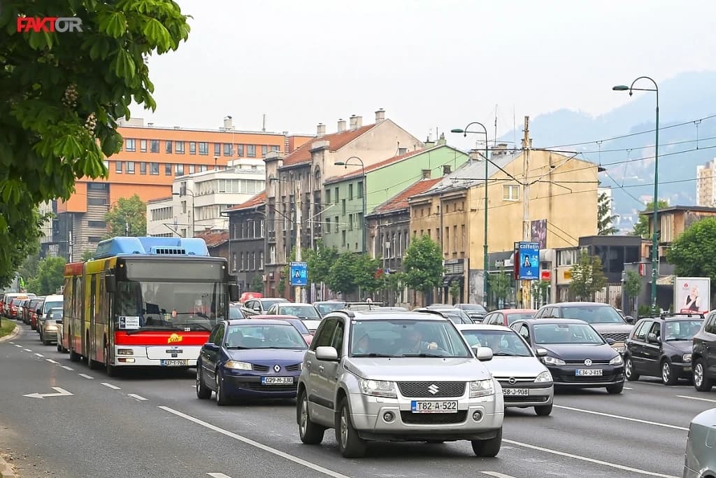 Gužve u Sarajevu: Od sutra pojačane mjere regulacije saobraćaja u ulicama Zmaja od Bosne i Bulevar Meše Selimovića