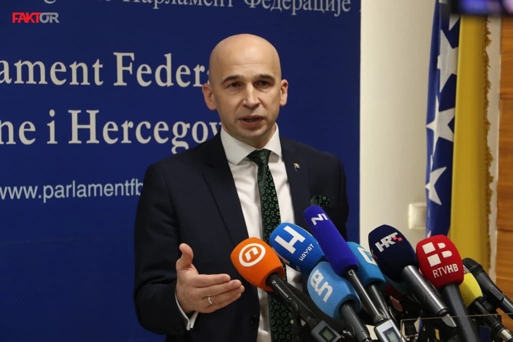 Pivić: Zajednička sjednica Vlade FBiH i RS-a je korak unazad za državu, Nikšić ponavlja isprazne floskule
