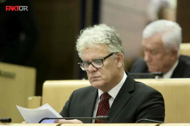 Dževad Adžem podnio ostavku na sve funkcije u DF-u, pojasnio i razlog