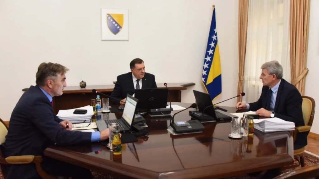 Predsjedništvo BiH zasjeda, na dnevnom redu i situacija u vezi s migrantima