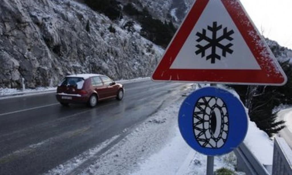 Vozači, oprez: Na cestama magla, poledica, odroni
