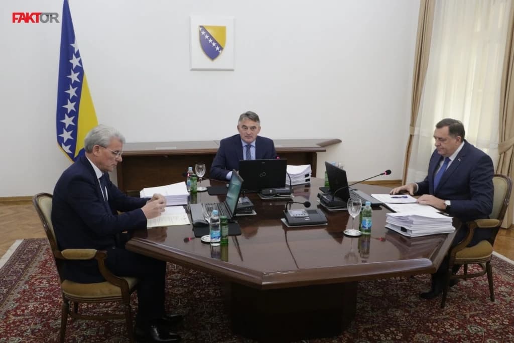 Hitna sjednica Predsjedništva BiH: Zatvoriti sve granične prijelaze, osim onih sa šatorima!