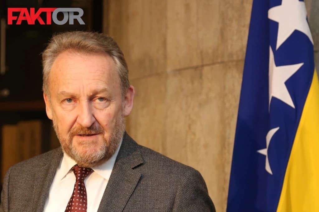 Izetbegović uputio čestitku povodom ramazana:  Budimo s našim mislima, molitvama i djelima uz one kojima je najteže