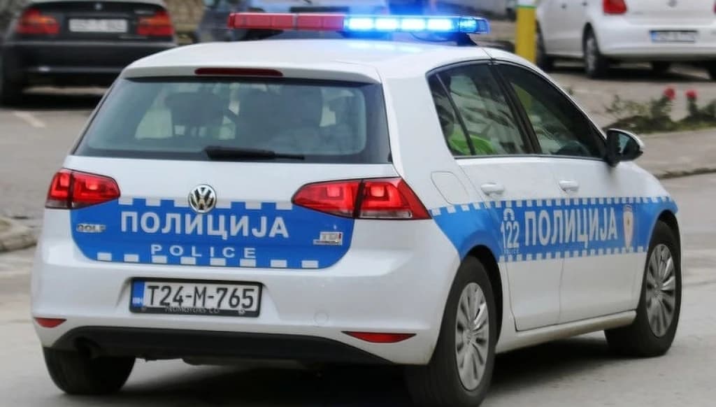 Migranti iz Alžira provalili u trgovinu i vikendicu kod Teslića