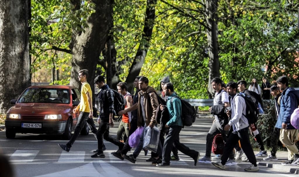 Situacija u USK sve složenija, dnevno pristiže više od 100 migranata
