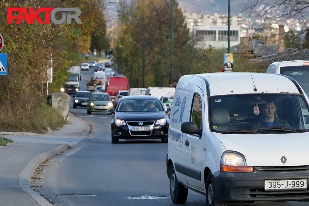 Pojačana frekvencija vozila i broj migranata uz magistralni put Bosanski Novi-Bosanska Otoka