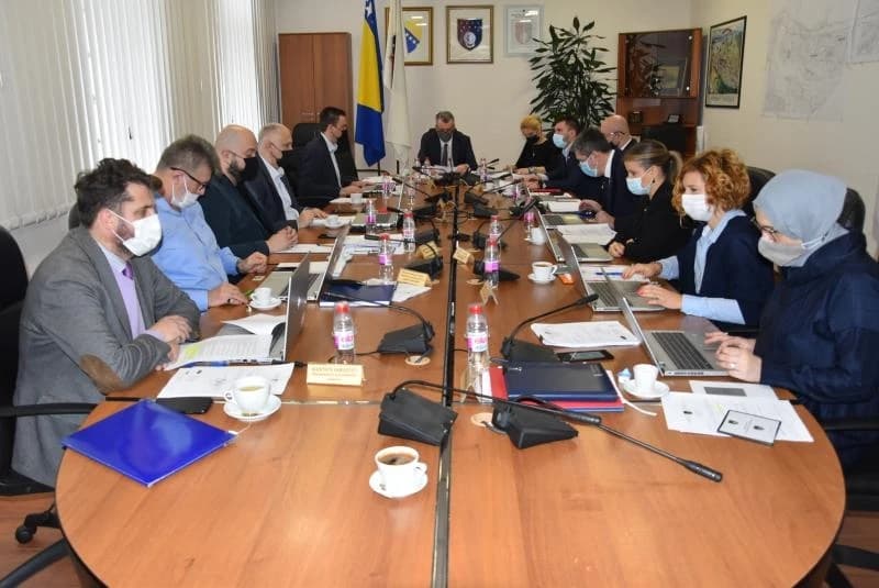 Vlada KS pregovara sa Ruskim fondom i AstraZeneca-om o nabavci vakcina