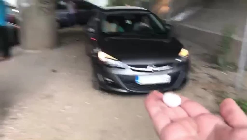 Nevrijeme praćeno gradom