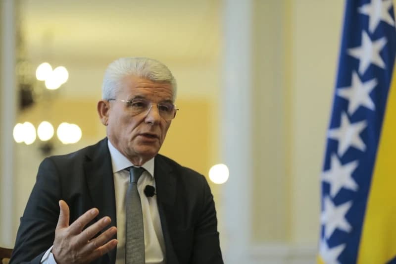 Džaferović: Vučić se postavlja kao sponzor Dodikovog udara na ustavni poredak BiH