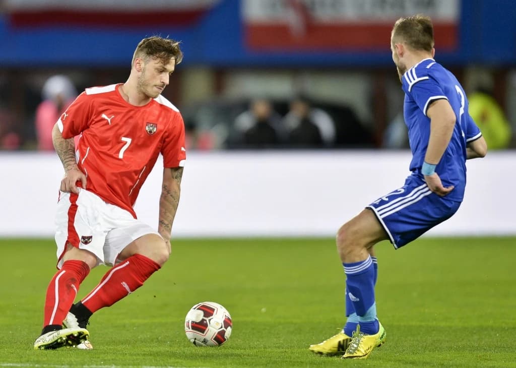 Marko Arnautović u duelu sa Avdijom Vršajevićem