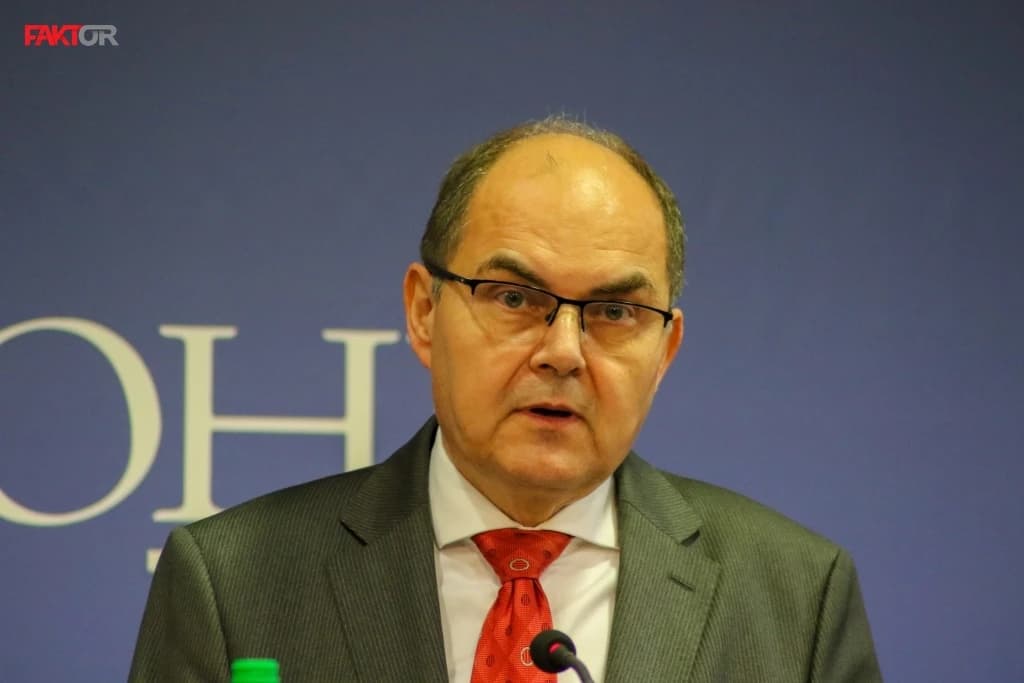 Schmidt se obraća javnosti u 12 sati