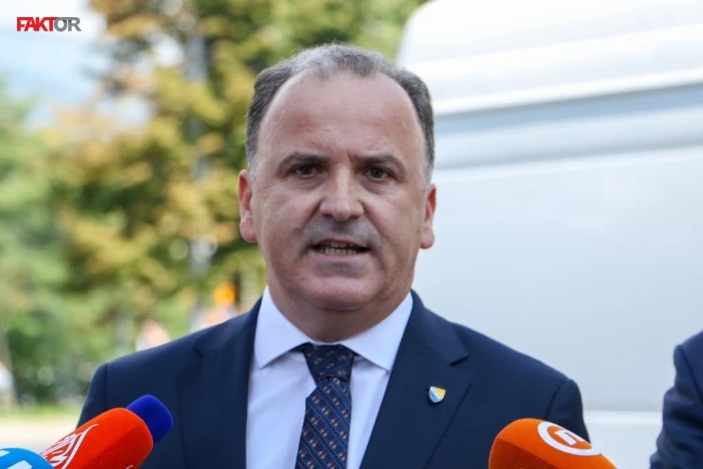 Đonlagić pita: Promijenio se ovaj Dodik, zar ne "Trojkaši?