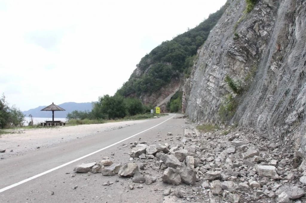   Oprezno vozite zbog magle i učestalih odrona
