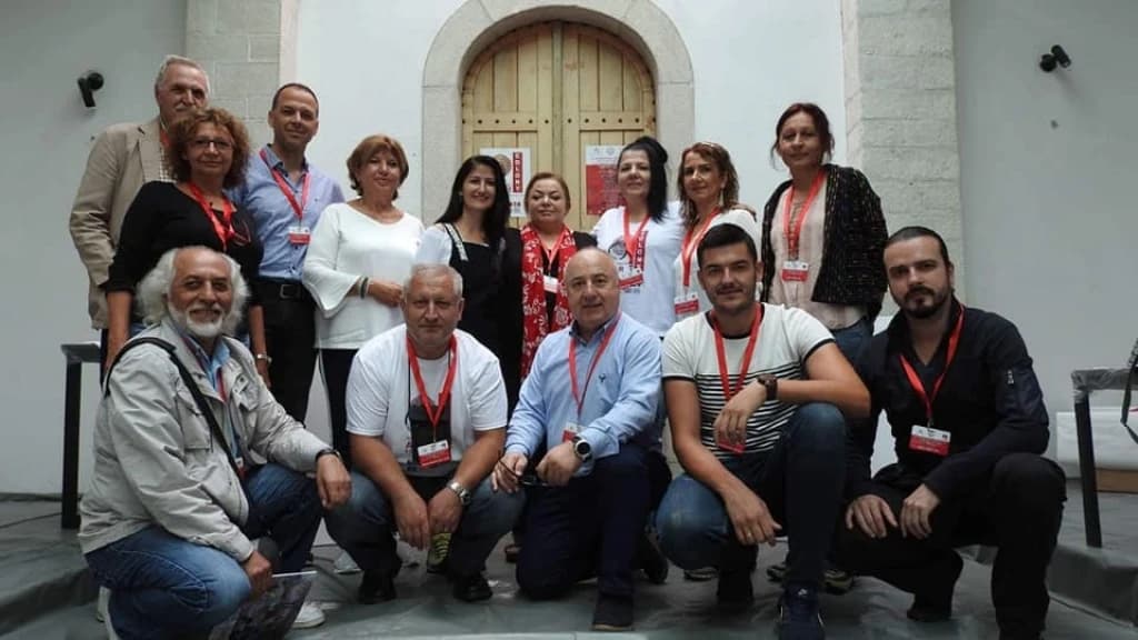 Zajednička fotografija učesnika 6. Internacionalne umjetničke kolonije Sarajevo