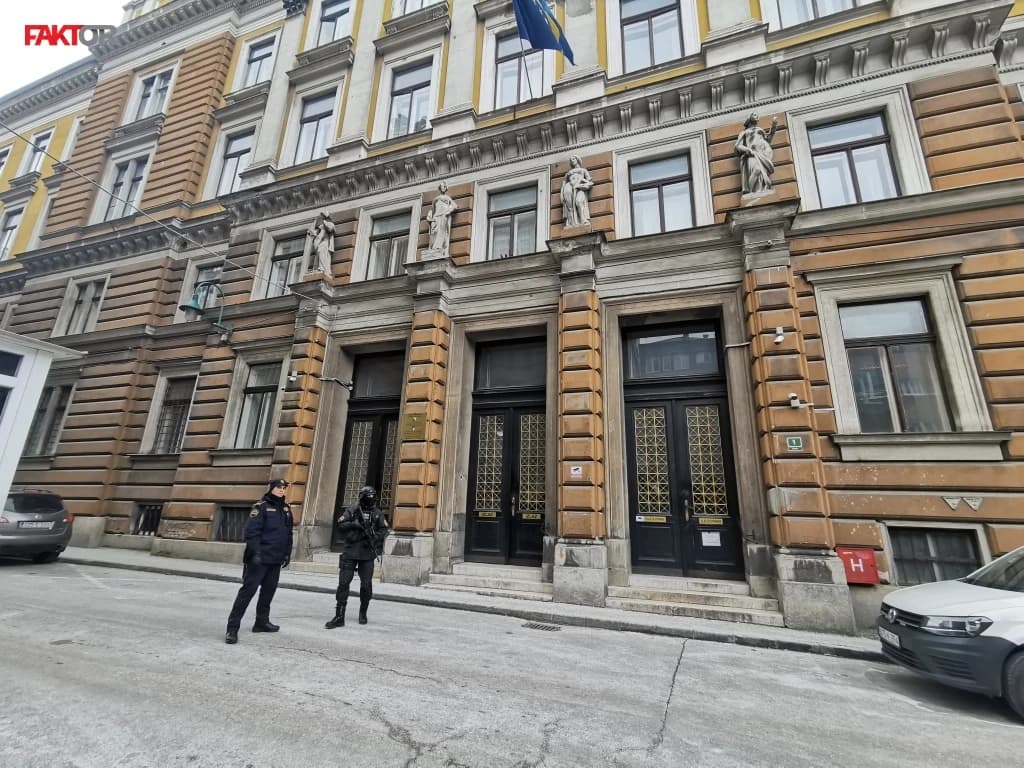 Potvrđena optužnica: Hamdija Kocić pjevao pjesme koje veličaju ratne zločince i vrijeđao genocid u Srebrenici