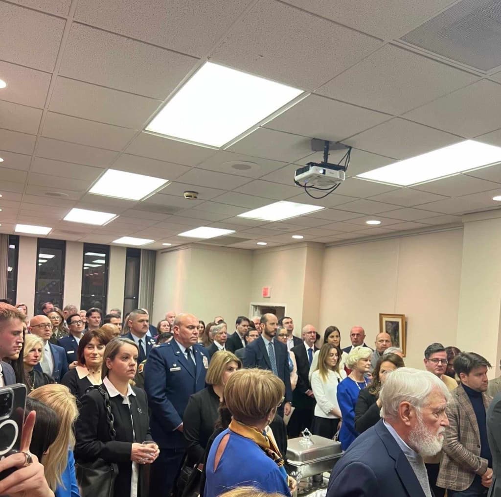 Ambasada Vasingtoh, Dan nezavisnosti 1.jfif