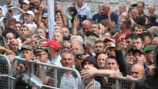 Borci na protestima