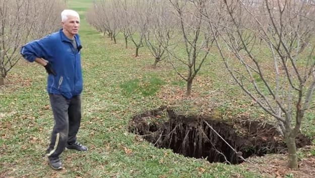 Mirsad Zulum pored rupe