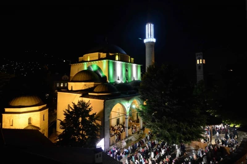Večeras s akšam-namazom nastupa Lejletul-bedr