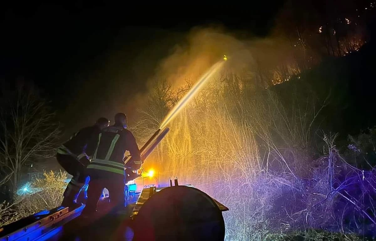 Gašenje vatre u naselju Bojići