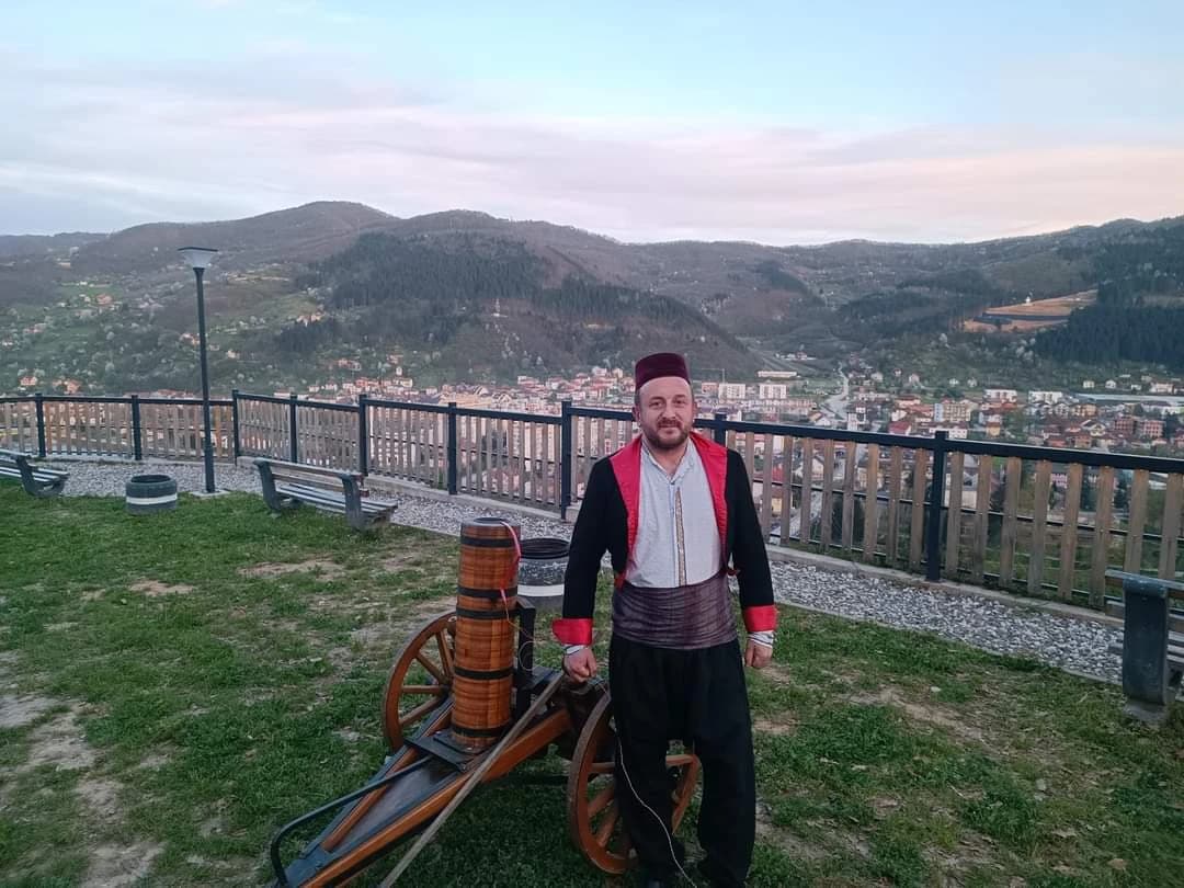 Adnan kaže da je svakodnevno potrebno čišćenje i priprema topa