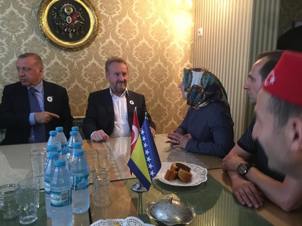 Obišli mali hotel na Kovačima: Vlasnik Jasar Tufan za Faktor o susretu sa Erdoganom i Izetbegovićem