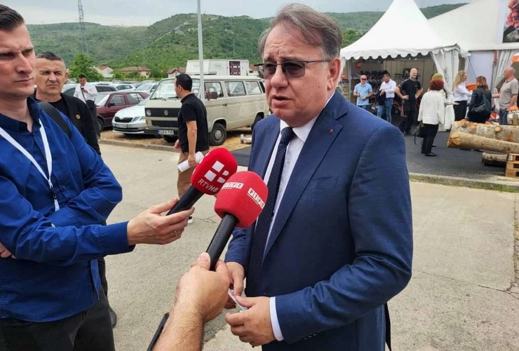 Nikšić: Nastaviti razgovore