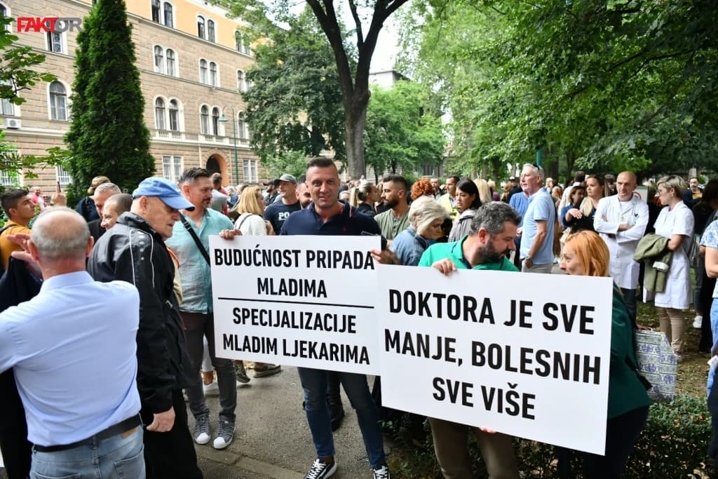 Sa protesta medicinara KS ispred zgrade Vlade u septembru prošle godine