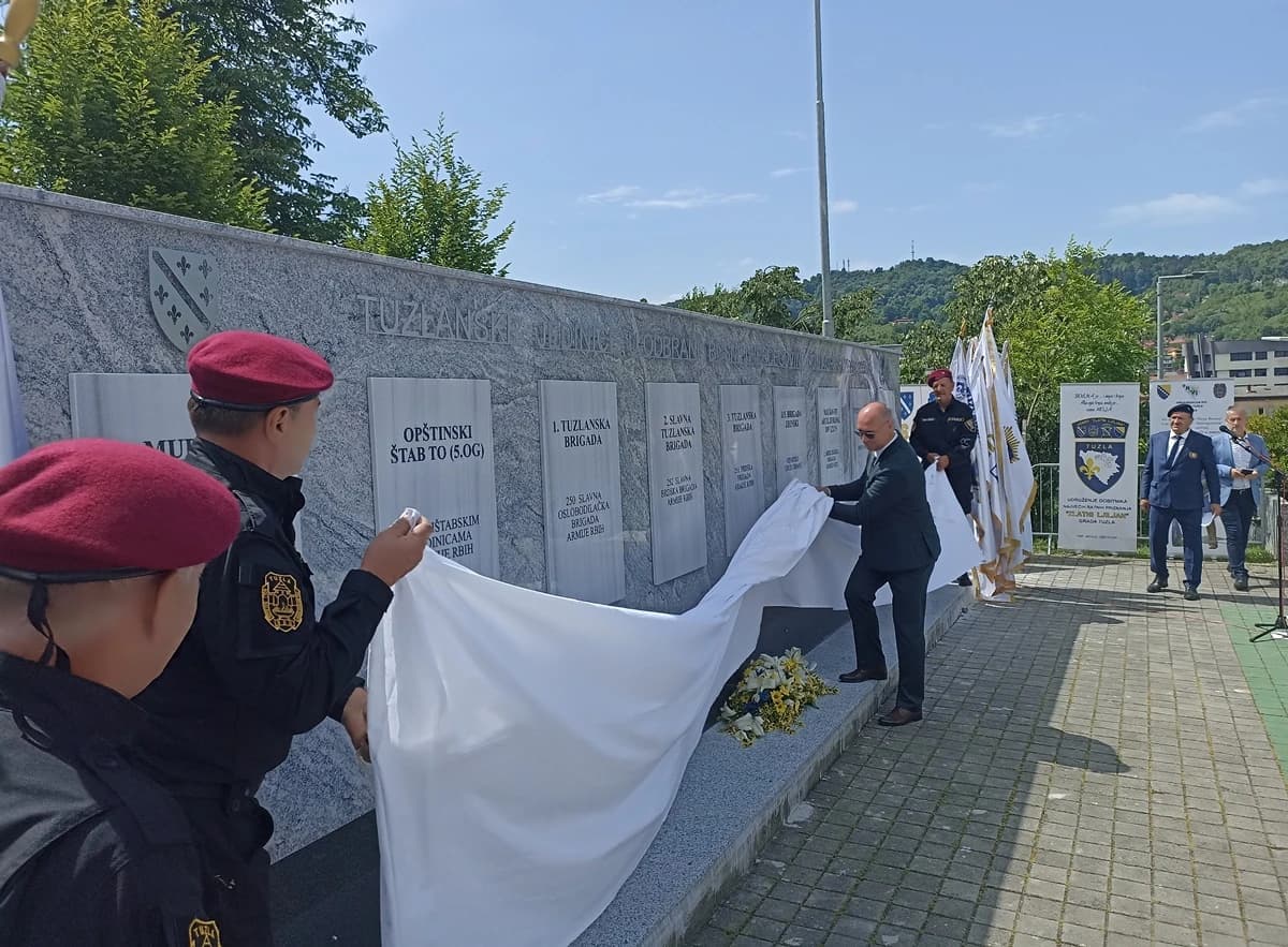 Otkrivanje spomenika na Slanoj Banji