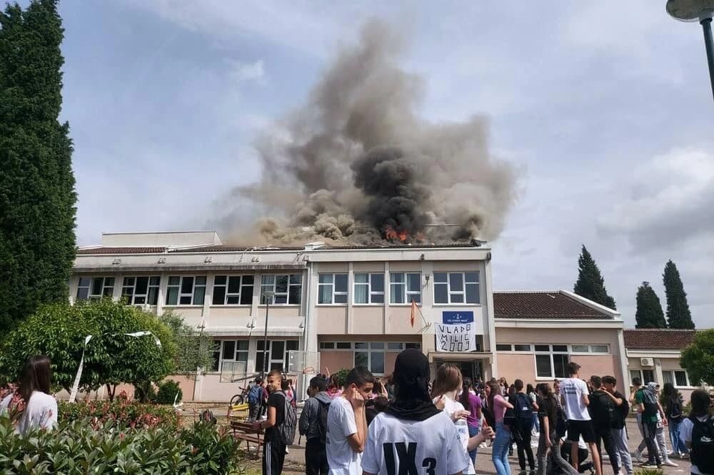 Požar na krovu škole u Podgorici