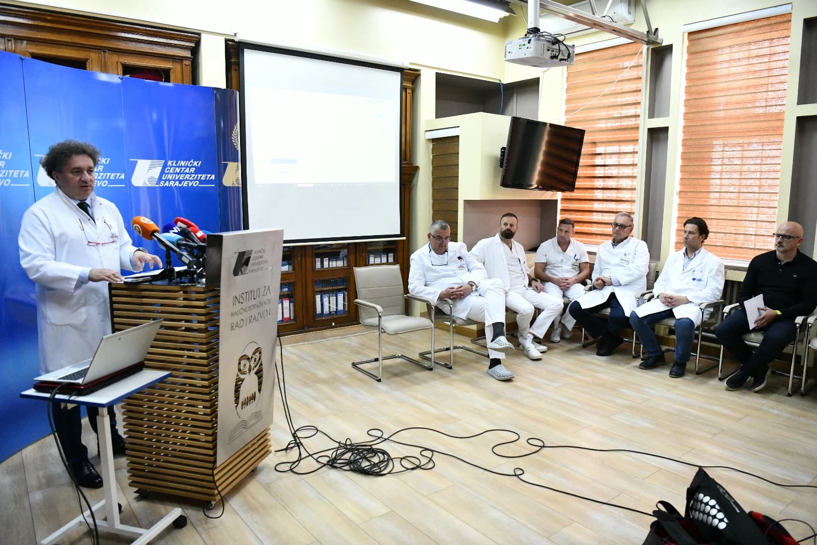 Detalj sa press konferencije u KCUS-u