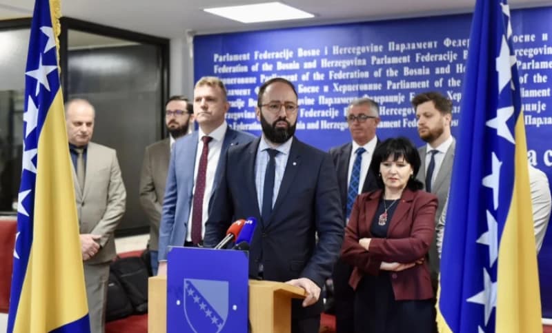 Klub zastupnika SDP-a imao sastanak nakon poziva Bećirovića da se ne glasa za Vukoju, šta su odlučili?