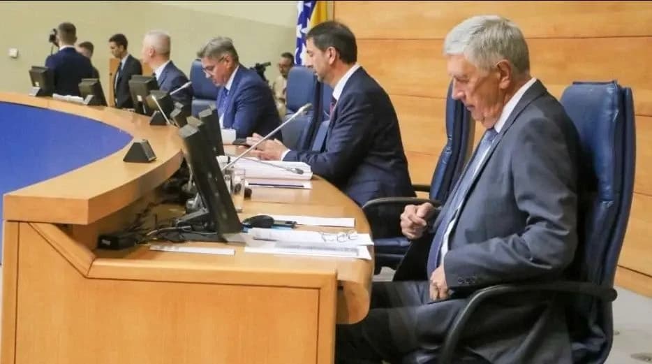 Nebojša Radmanović, Marinko Čavara i Denis Zvizdić predlažu ime