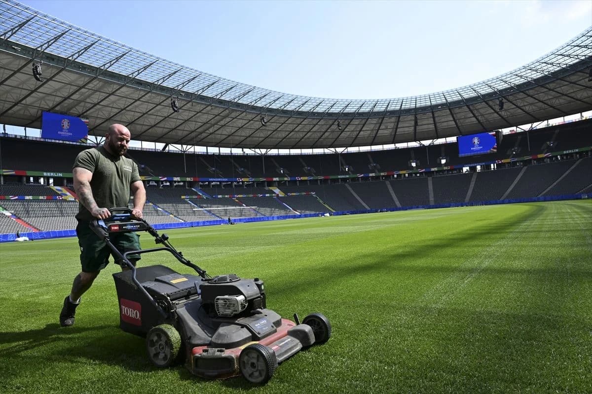 Olimpijski stadion u Berlinu šminka se za finale koje je zakazano za 14. juli