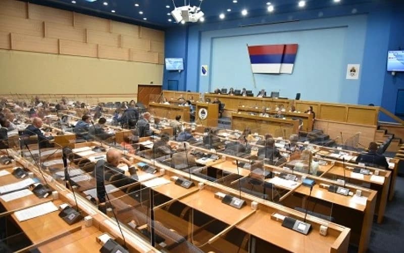 U NSRS-u žele vratiti grb Nemanjića i himnu Bože pravde, Hurtić pozvao na reakciju Tužilaštva, Ustavnog suda i OHR-a