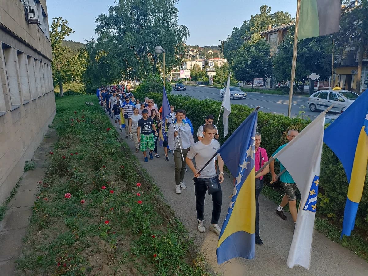 Mirna šetnja 8.372 za Srebrenicu